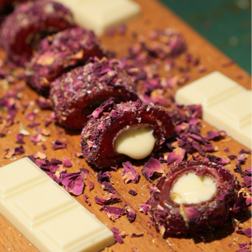 Gül Yapraklı Beyaz Çikolatalı Lokum300 gr. ürün görseli